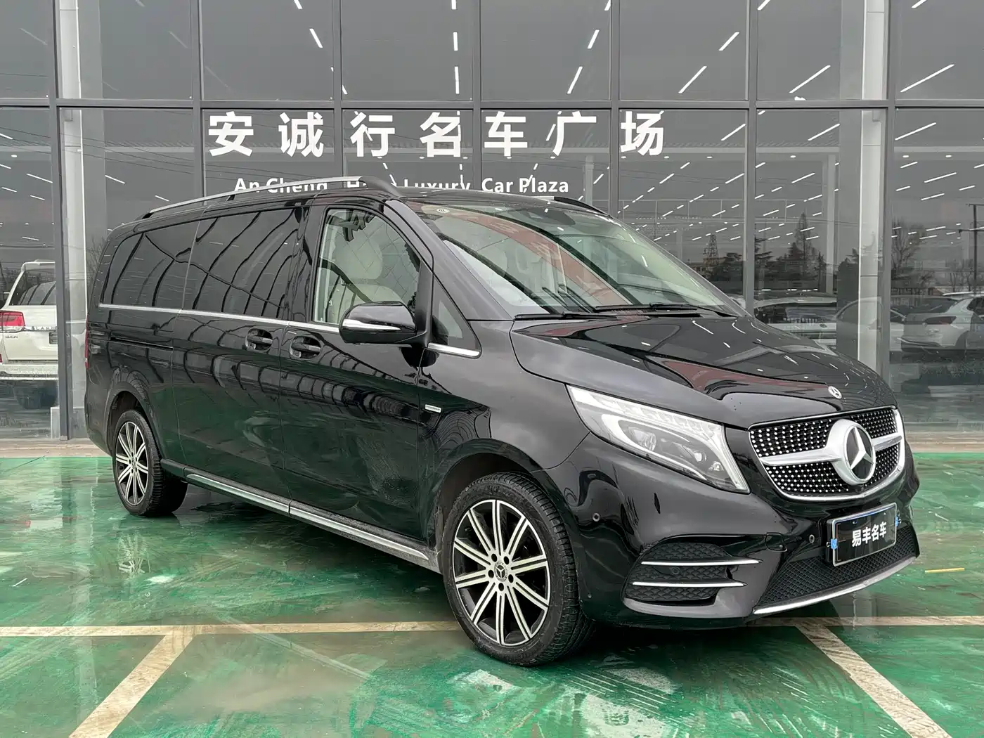 Mercedes-Benz V-Class 2022 V 260 L Long Wheelbase Luxury Edition фото 3