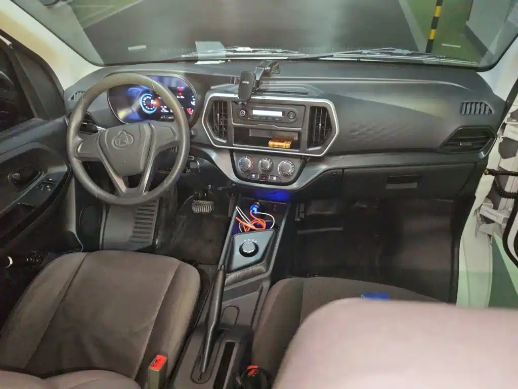 Changan Kaicheng Changan Ruixing EM80 2025 2025 Model Passenger Version Comfort Type 6-seater 300km Tailgate