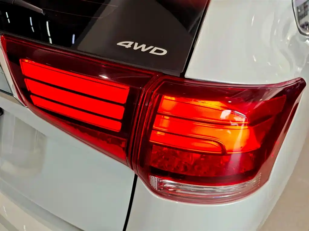 Mitsubishi Outlander 2022 2021 2.4L 4WD Deluxe Edition 7-Seater