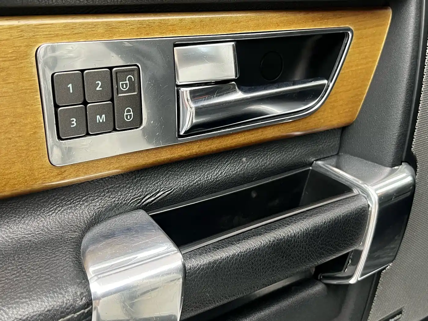 Land Rover Discovery 2012 5.0 V8 HSE фото 23