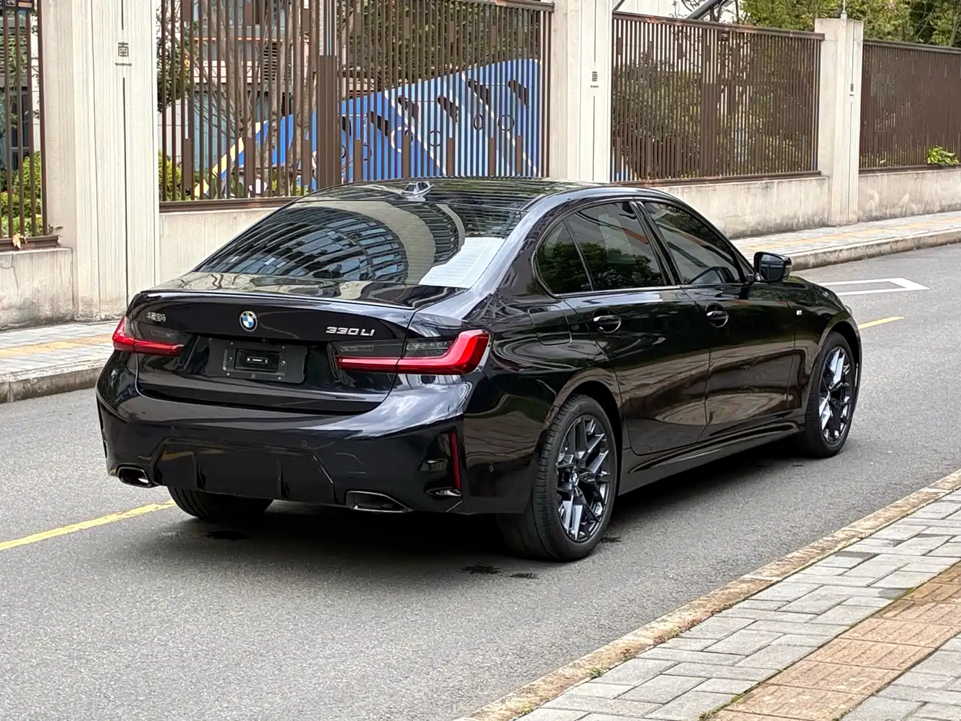 BMW 3-SERIES