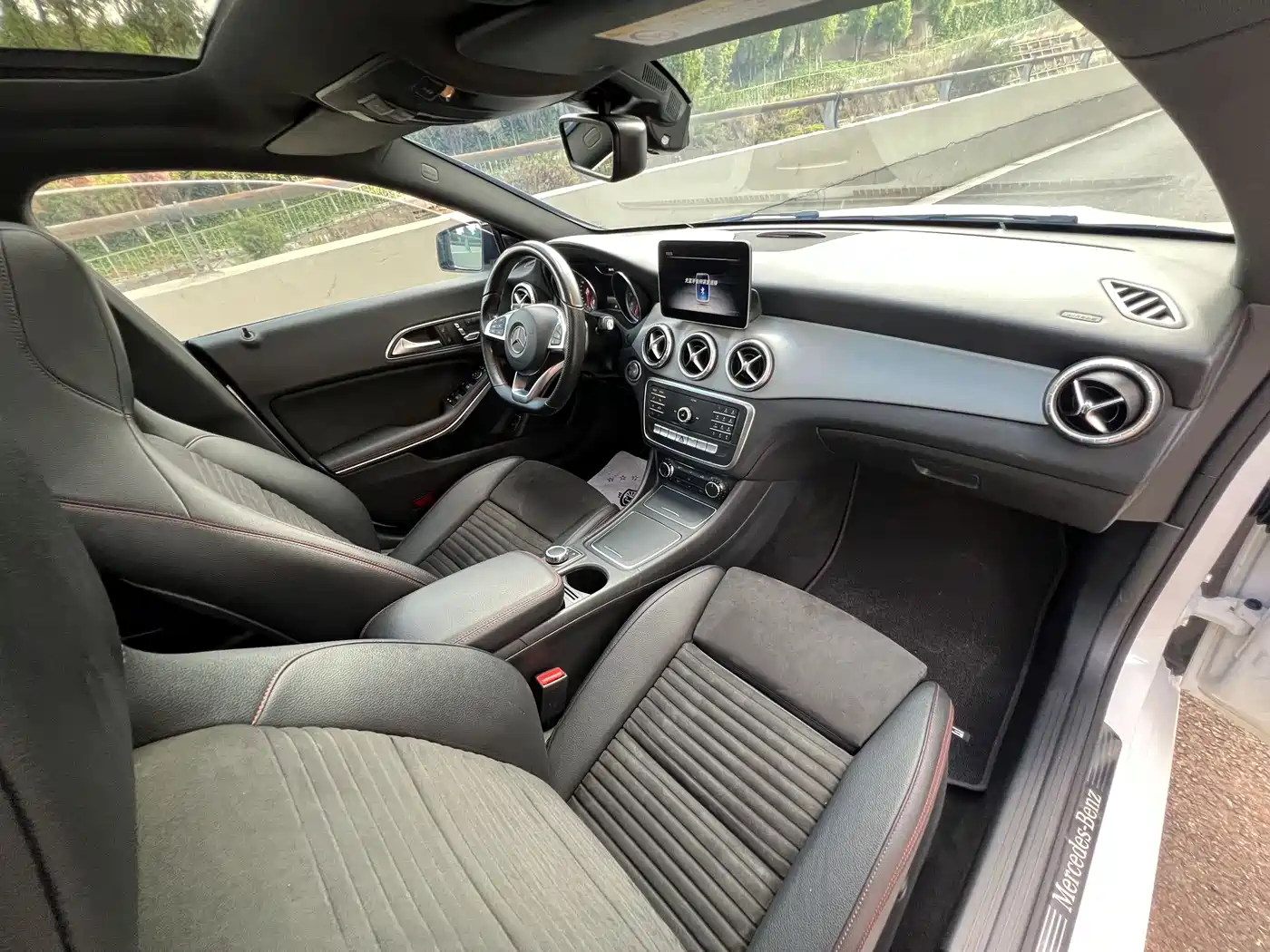 Mercedes-Benz CLA (Import) 2018 CLA 220 4MATIC фото 31