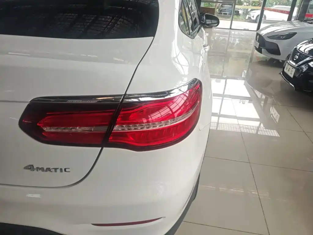 صورة 8 - Mercedes-Benz GLC Coupe