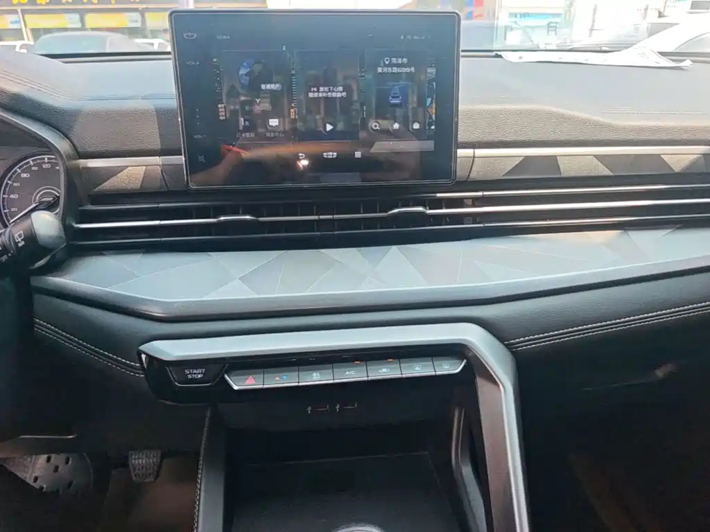 Photo 13 - Geely Emgrand X6