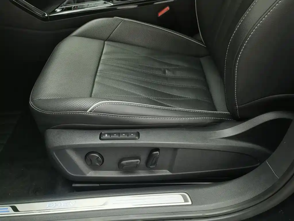 VOLKSWAGEN PASSAT NEW ENERGY