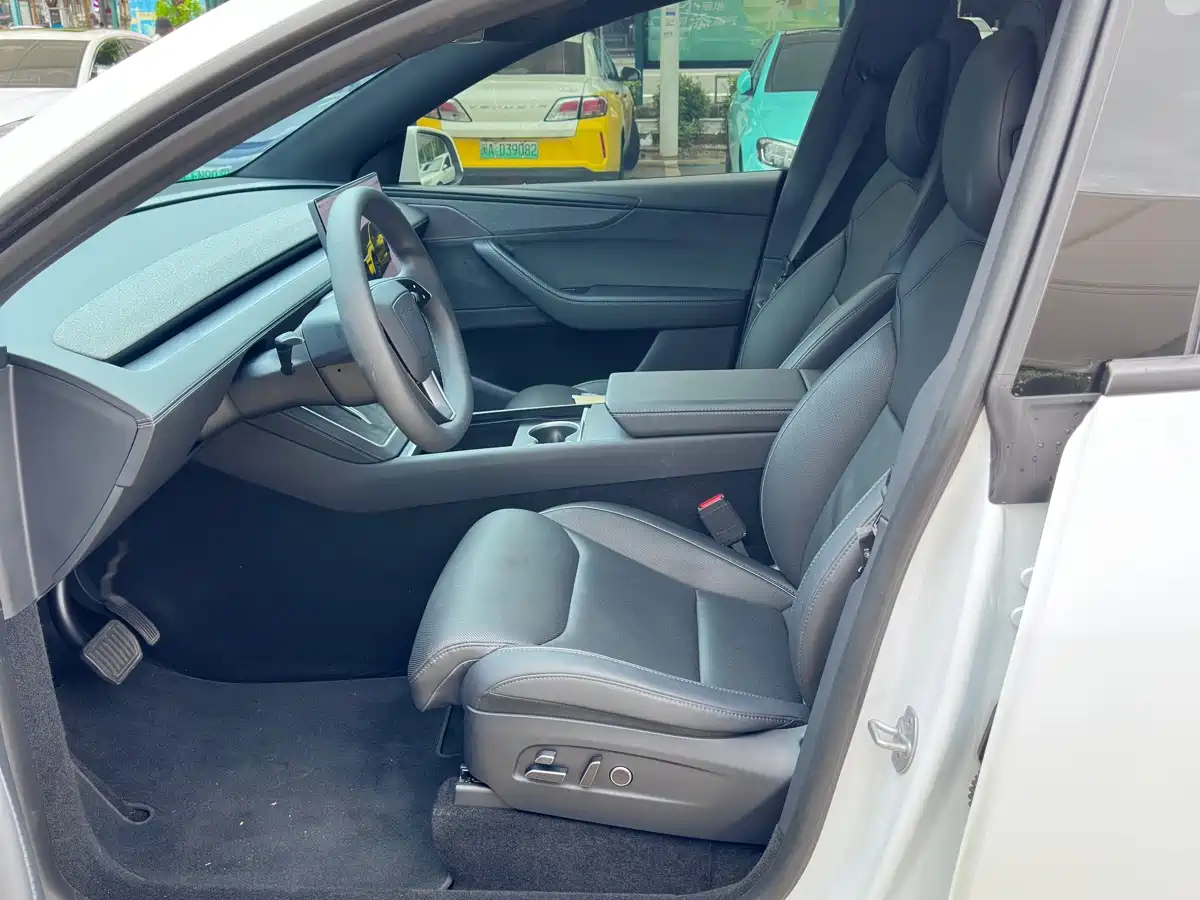 Tesla Model Y L 2026 2025 Facelift Long Range AWD