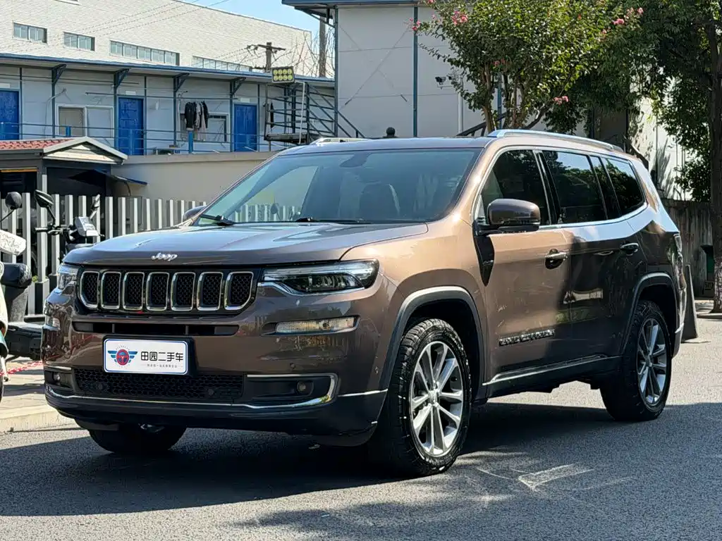 Photo 1 - Jeep Grand Commander