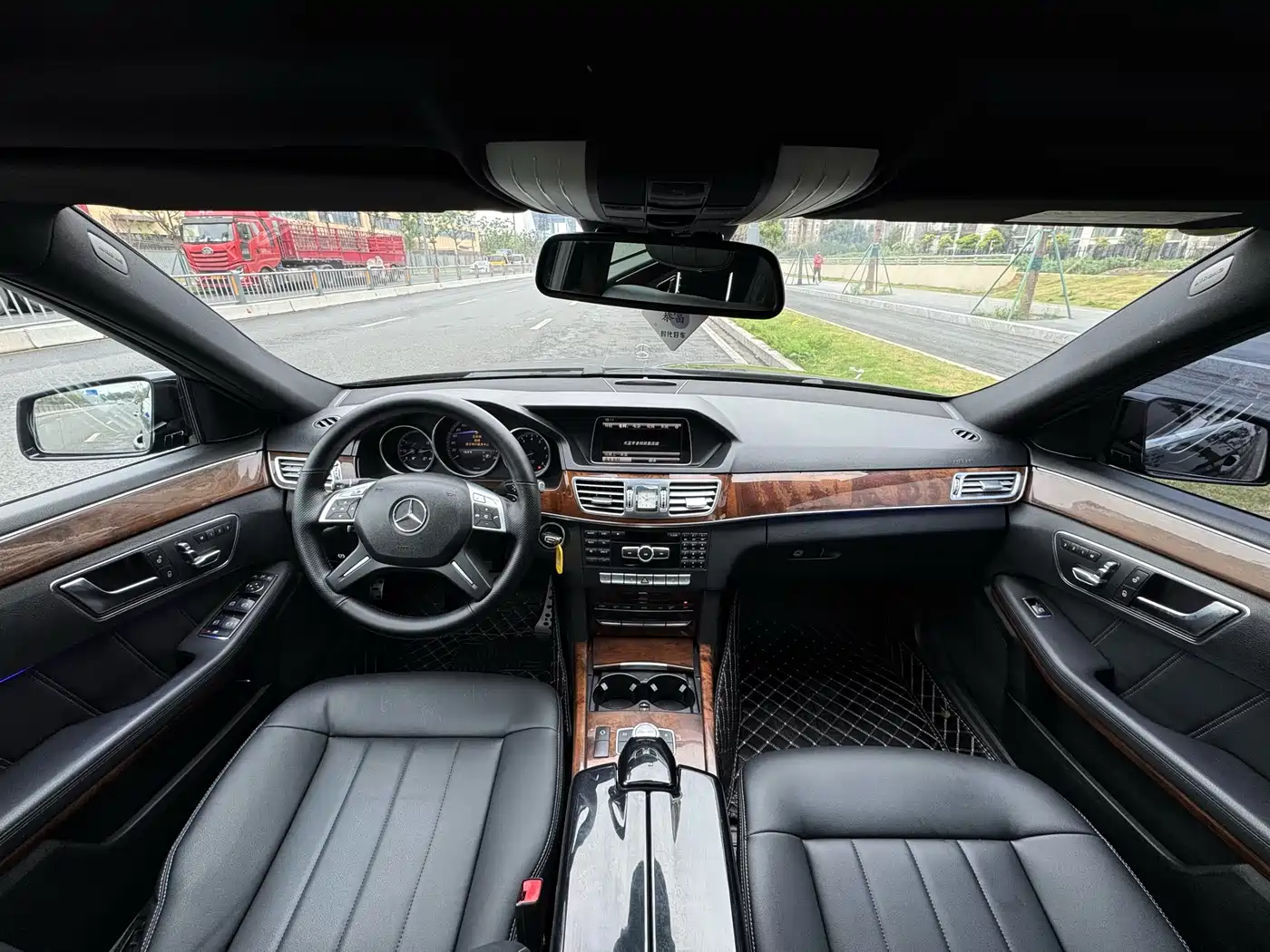 Mercedes-Benz E-Class 2014 E 260 L фото 7