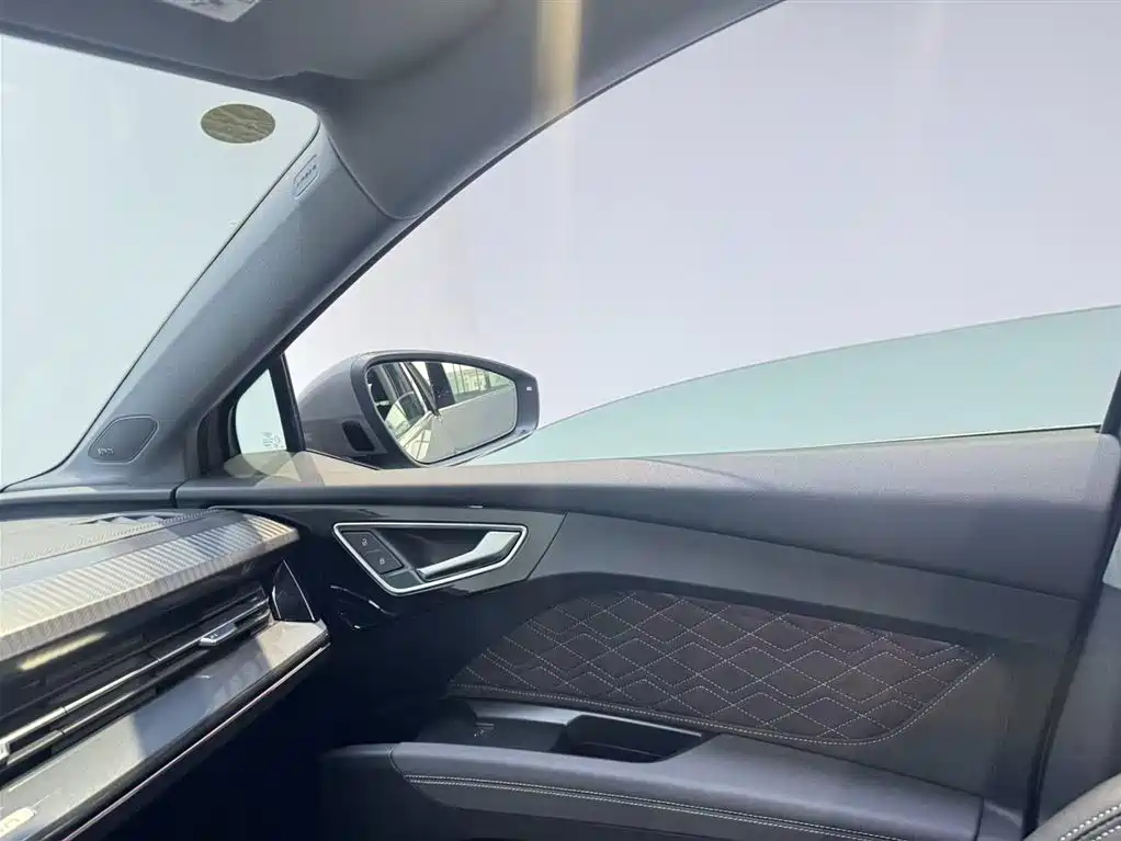 Audi Q4 e-tron 2023 50 e-tron quattro Creation Enjoyment Edition фото 13