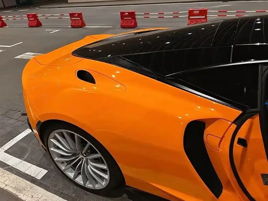 MCLAREN GT