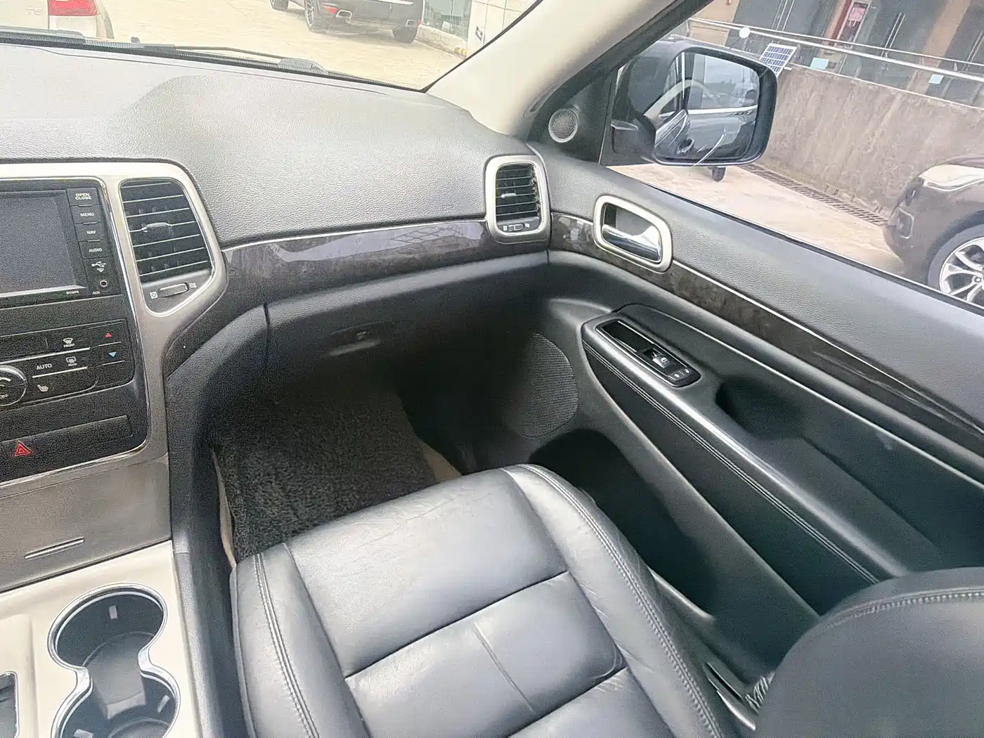 Фото 14 - Jeep Grand Cherokee (Import)