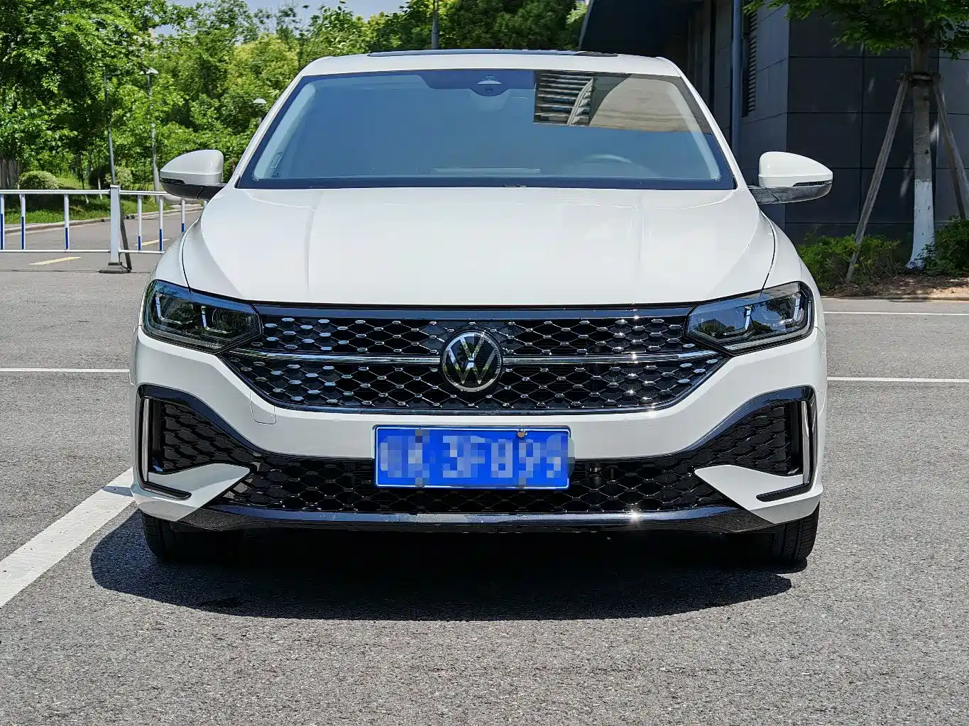 Volkswagen Lavida 2024 Model 1.5L Automatic Starlight 5 Million Edition фото 2