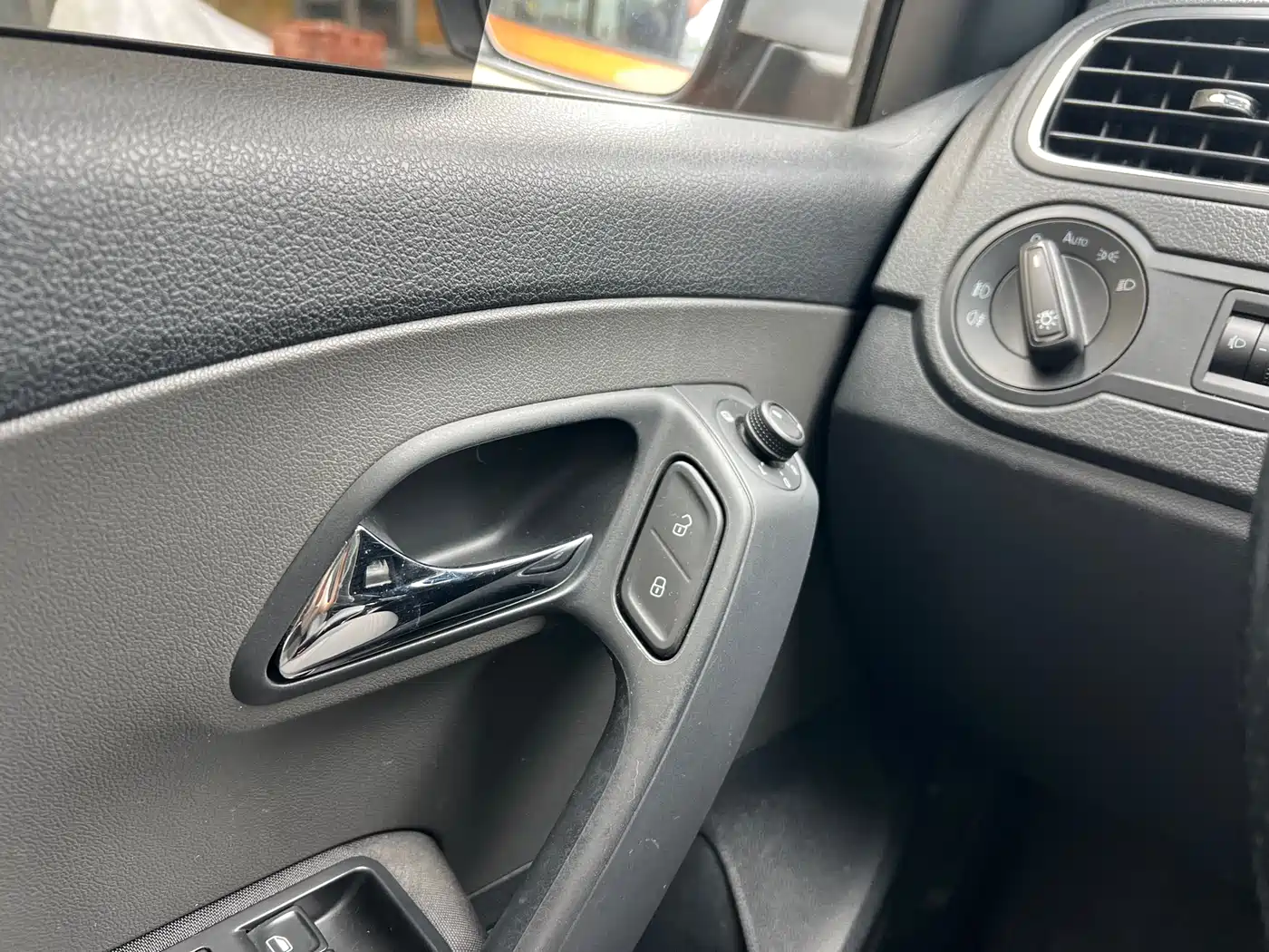 Volkswagen Polo 2018 1.5L Cross Polo Auto фото 8
