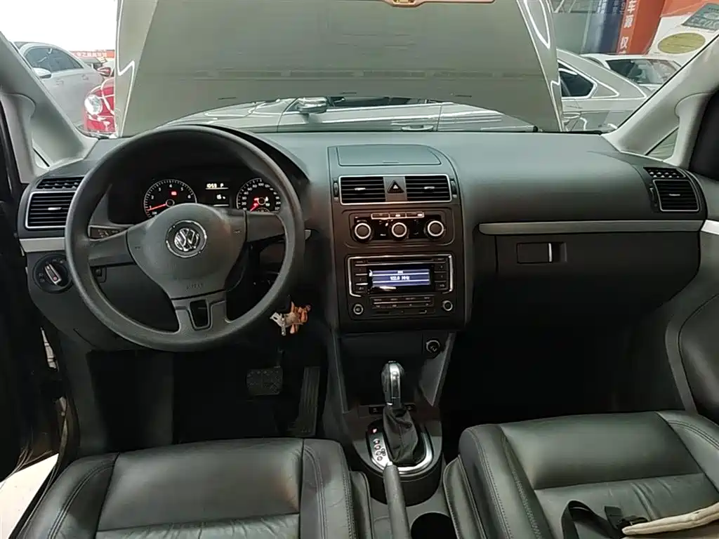 Volkswagen Touran 2015 1.4T DSG Comfort Edition 5-seater фото 10