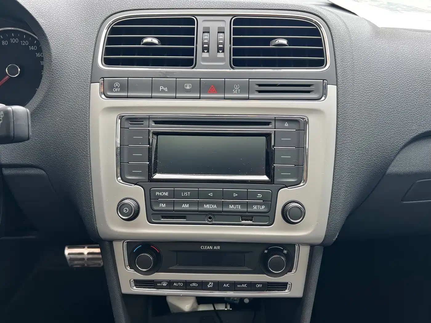 Volkswagen Polo 2018 1.5L Cross Polo Auto фото 7