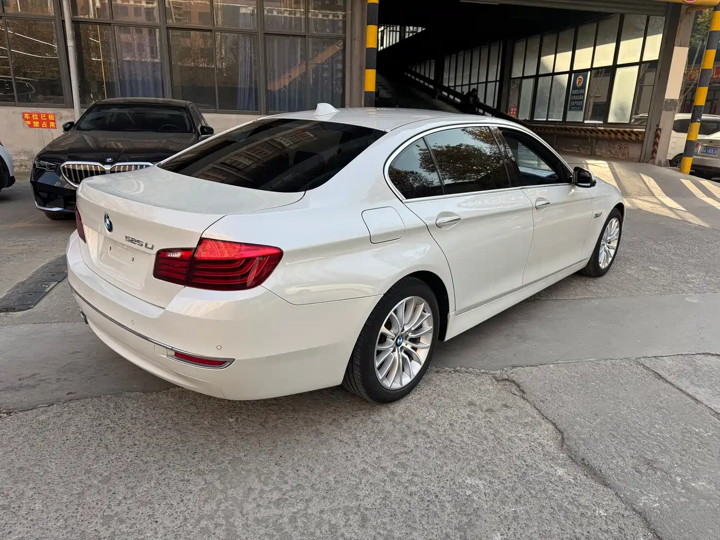 BMW 5 Series 2017 525Li Luxury Design Package фото 5