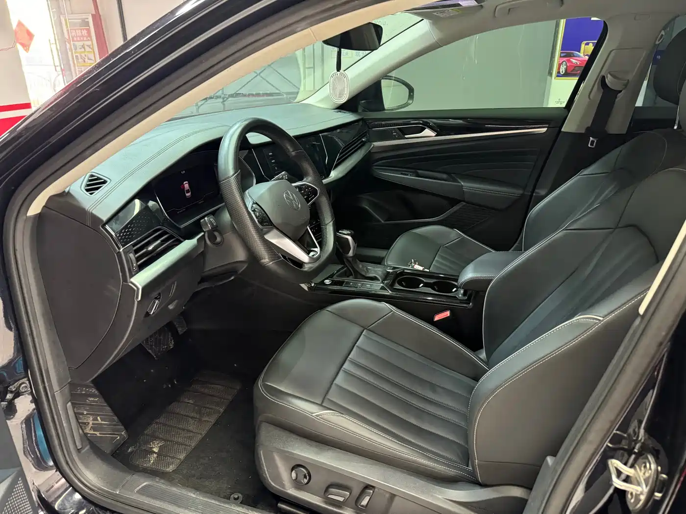 Volkswagen Passat 2023 330TSI Starlight Elite Edition фото 4