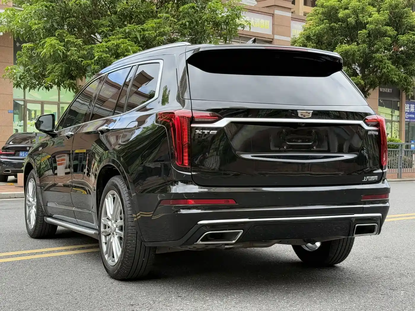 Photo 6 - Cadillac XT6