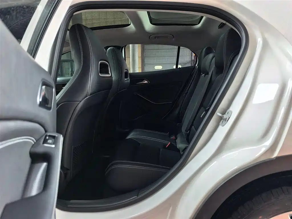 Mercedes-Benz GLA 2016 GLA 200 Dynamic фото 8
