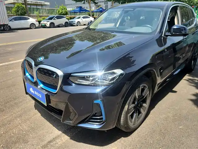 BMW iX3 2022 Leading Edition