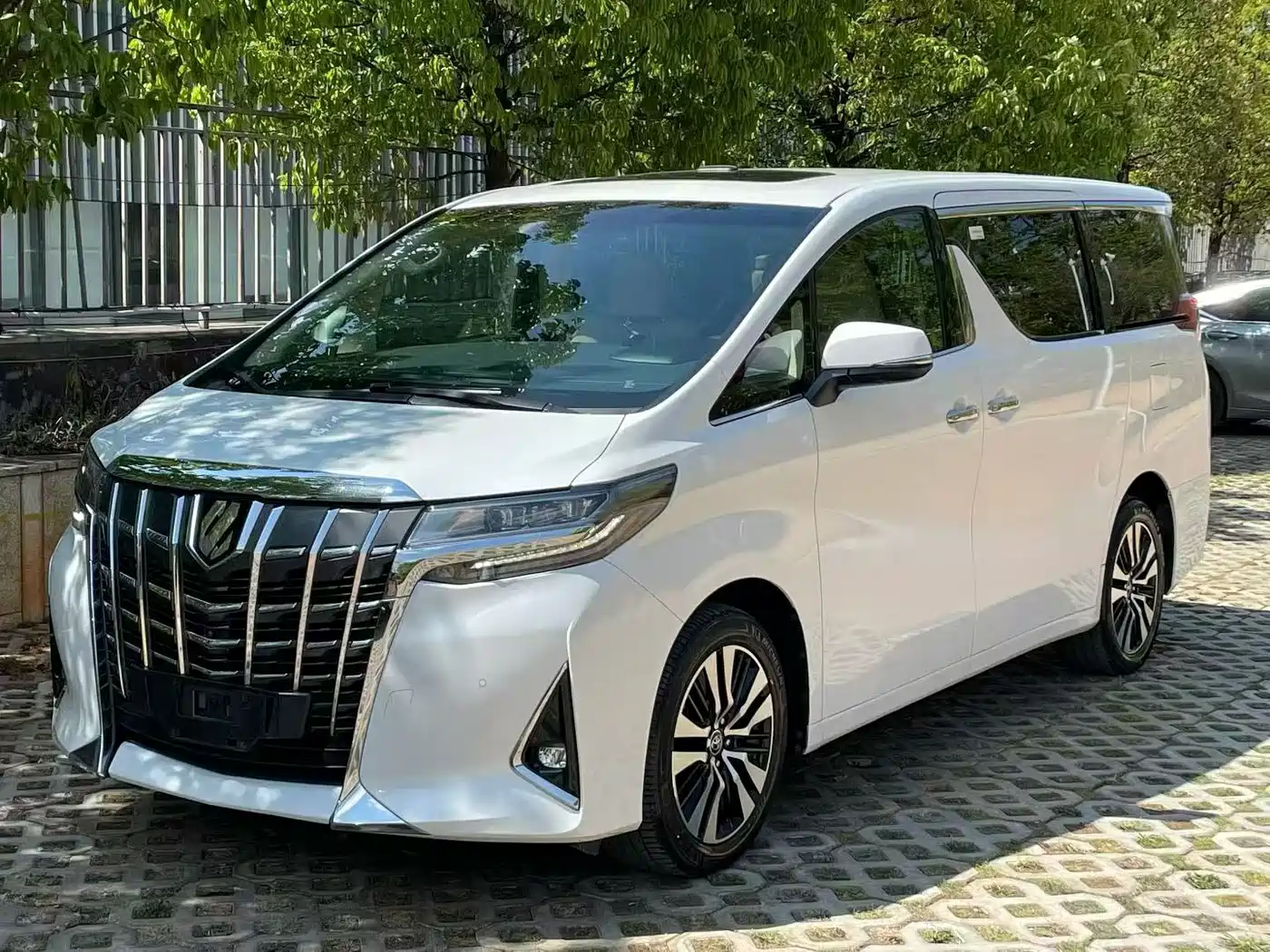 Toyota Alphard 2018 Facelift 3.5L Luxury Edition фото 5