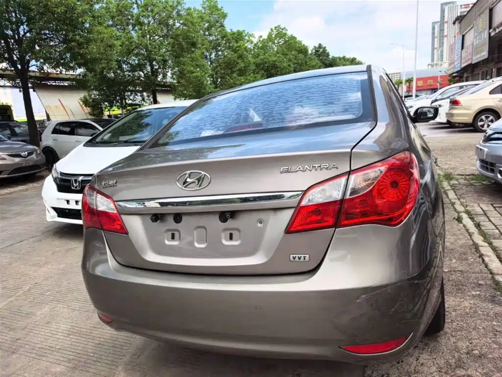 Hyundai Elantra 2015 1.6L Automatic Comfort фото 6
