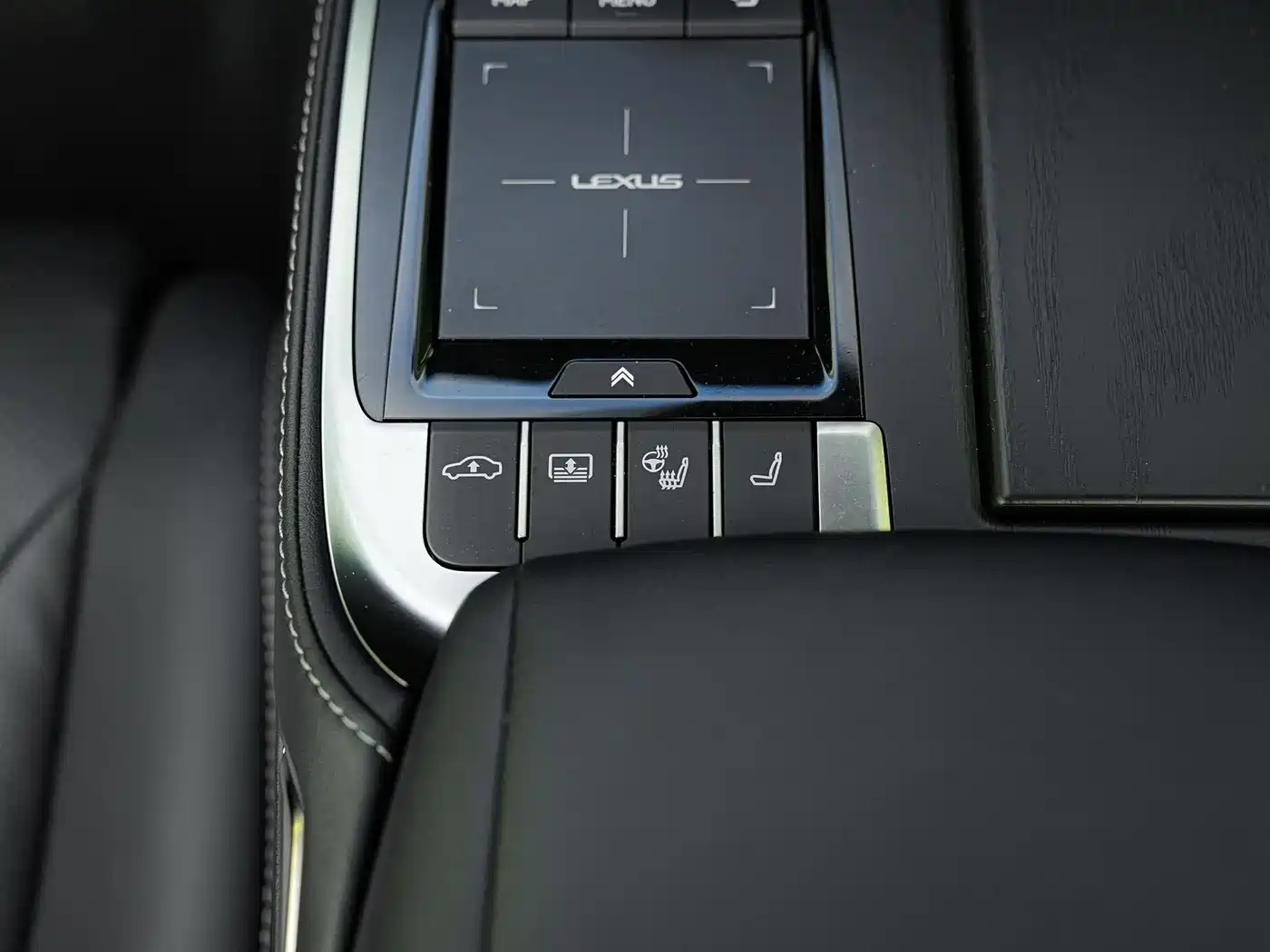 Lexus LS 2021 500h Excellence Edition фото 18