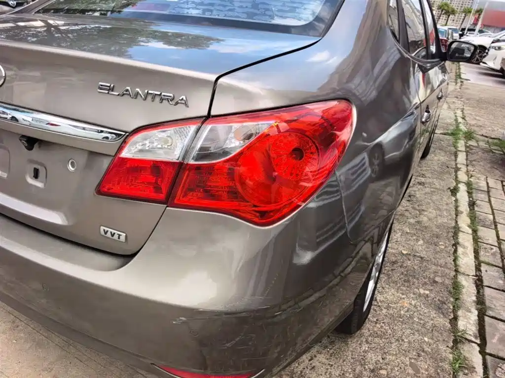 Hyundai Elantra 2015 1.6L Automatic Comfort фото 8