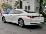Photo 5 - Lexus ES