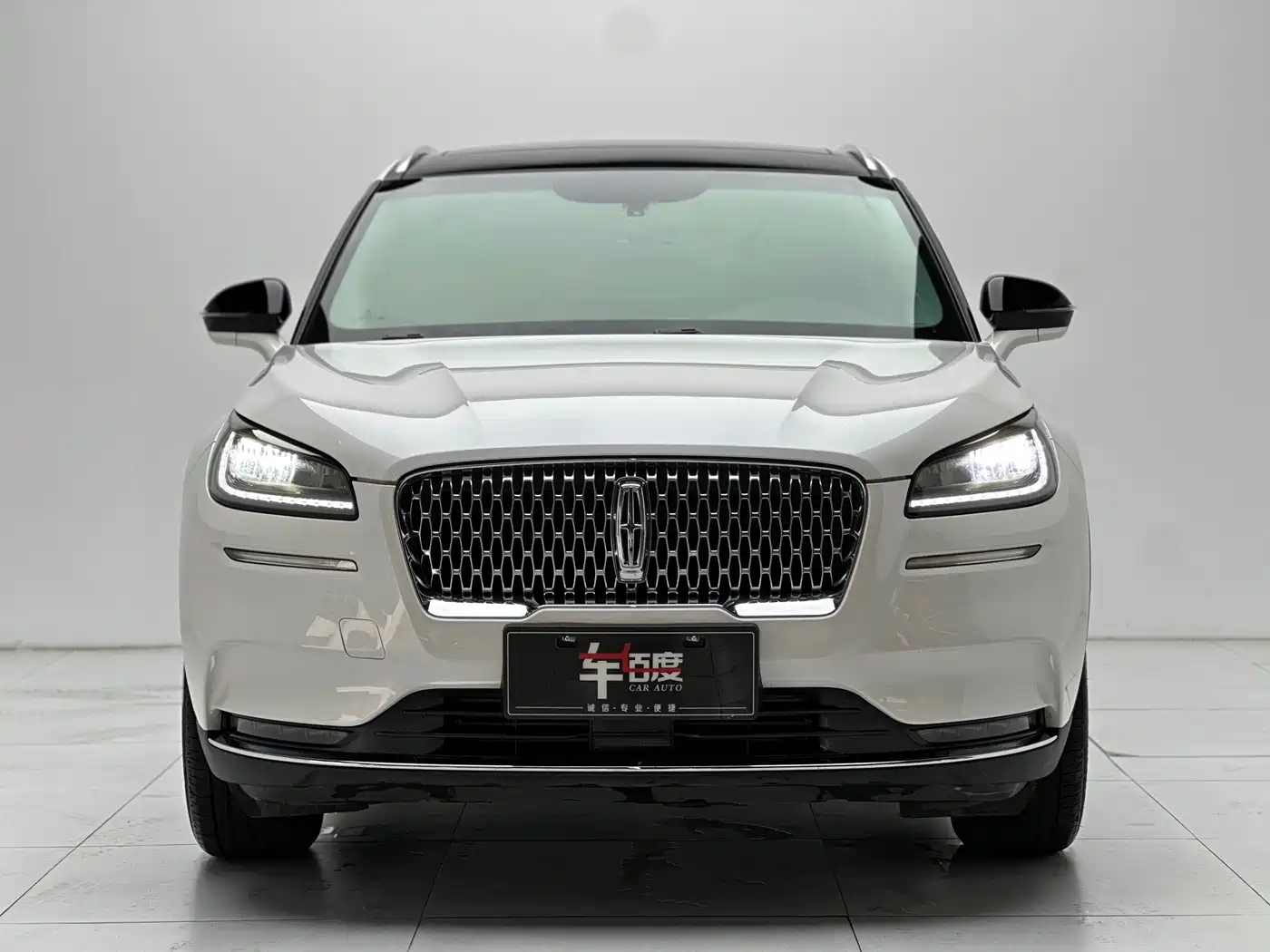Photo 2 - Lincoln Adventurer