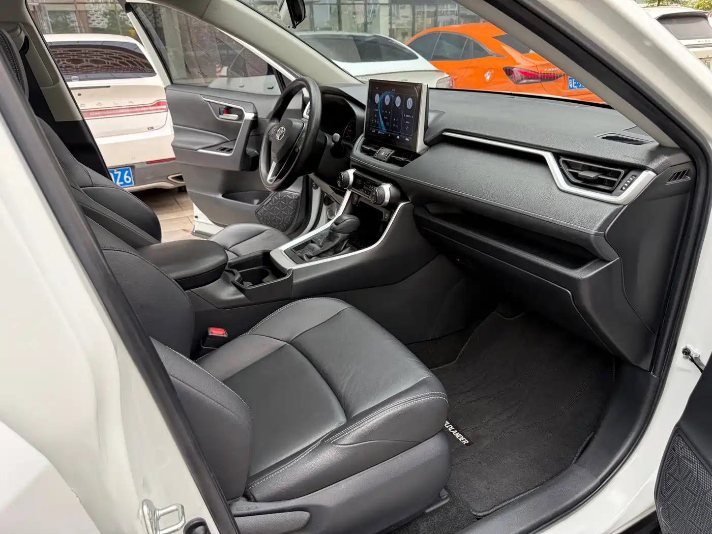Toyota Wildlander 2021 2.0L CVT 2WD Luxury Edition фото 9