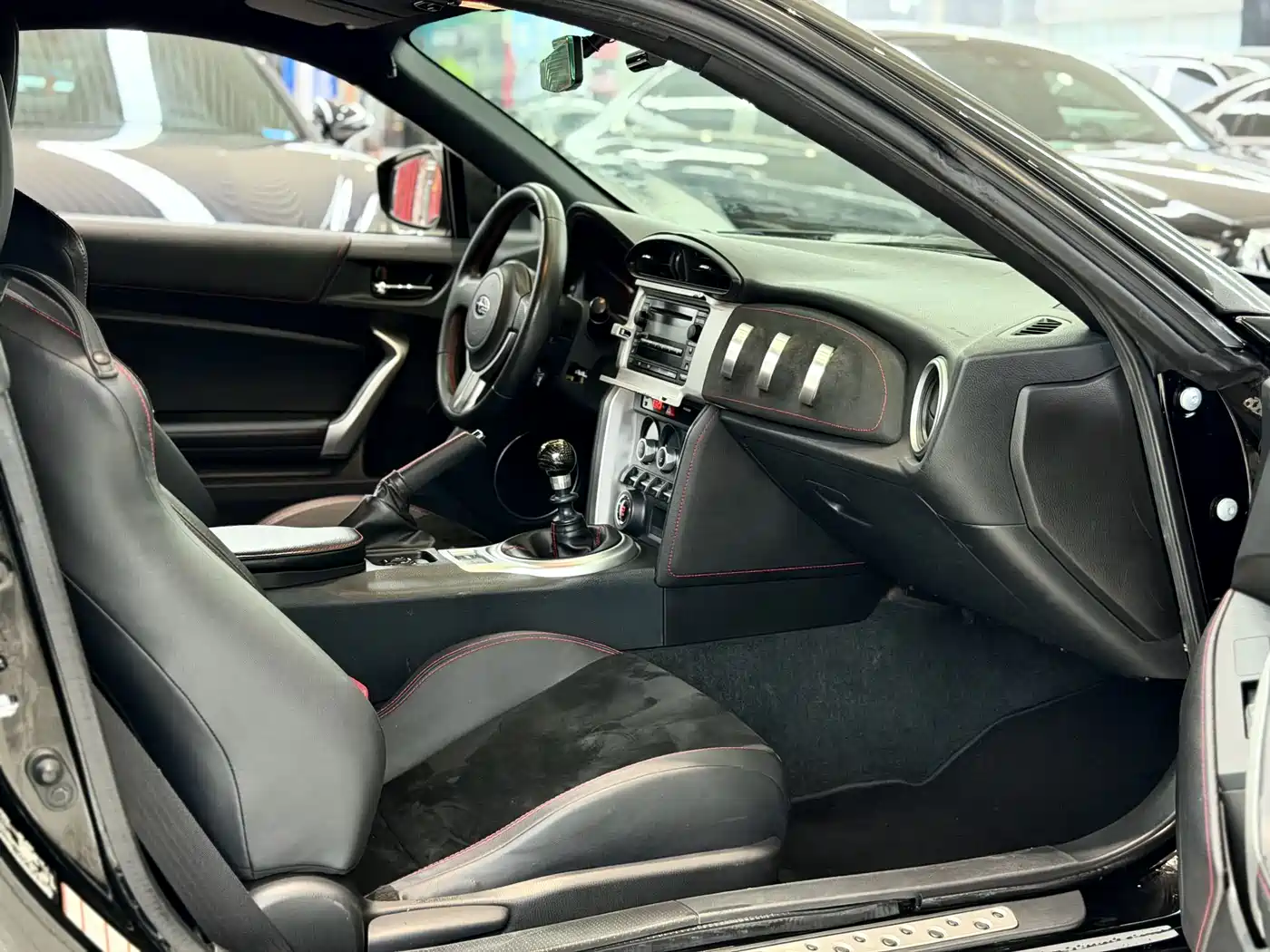 Subaru BRZ 2015 2.0i Manual фото 13