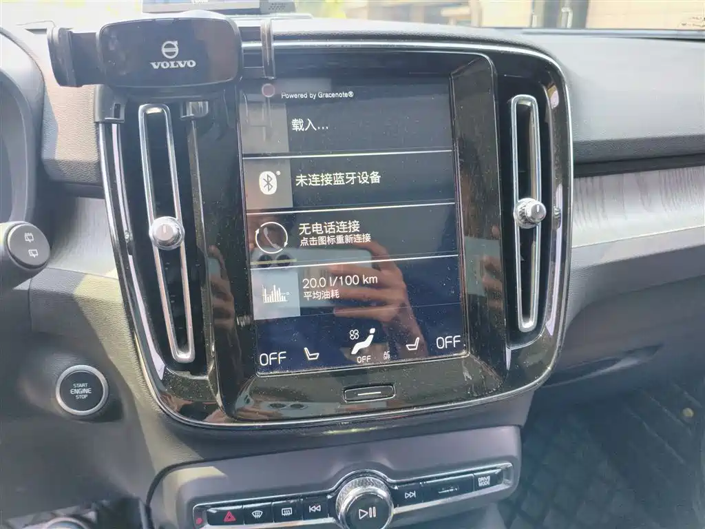 VOLVO XC40