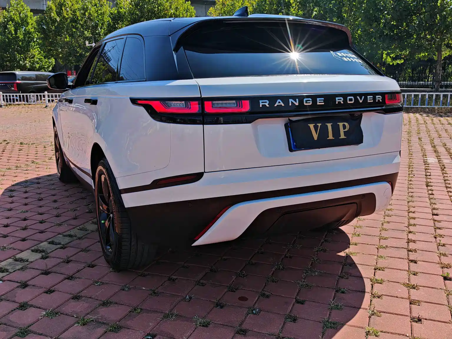 Фото 9 - Land Rover Range Rover Velar