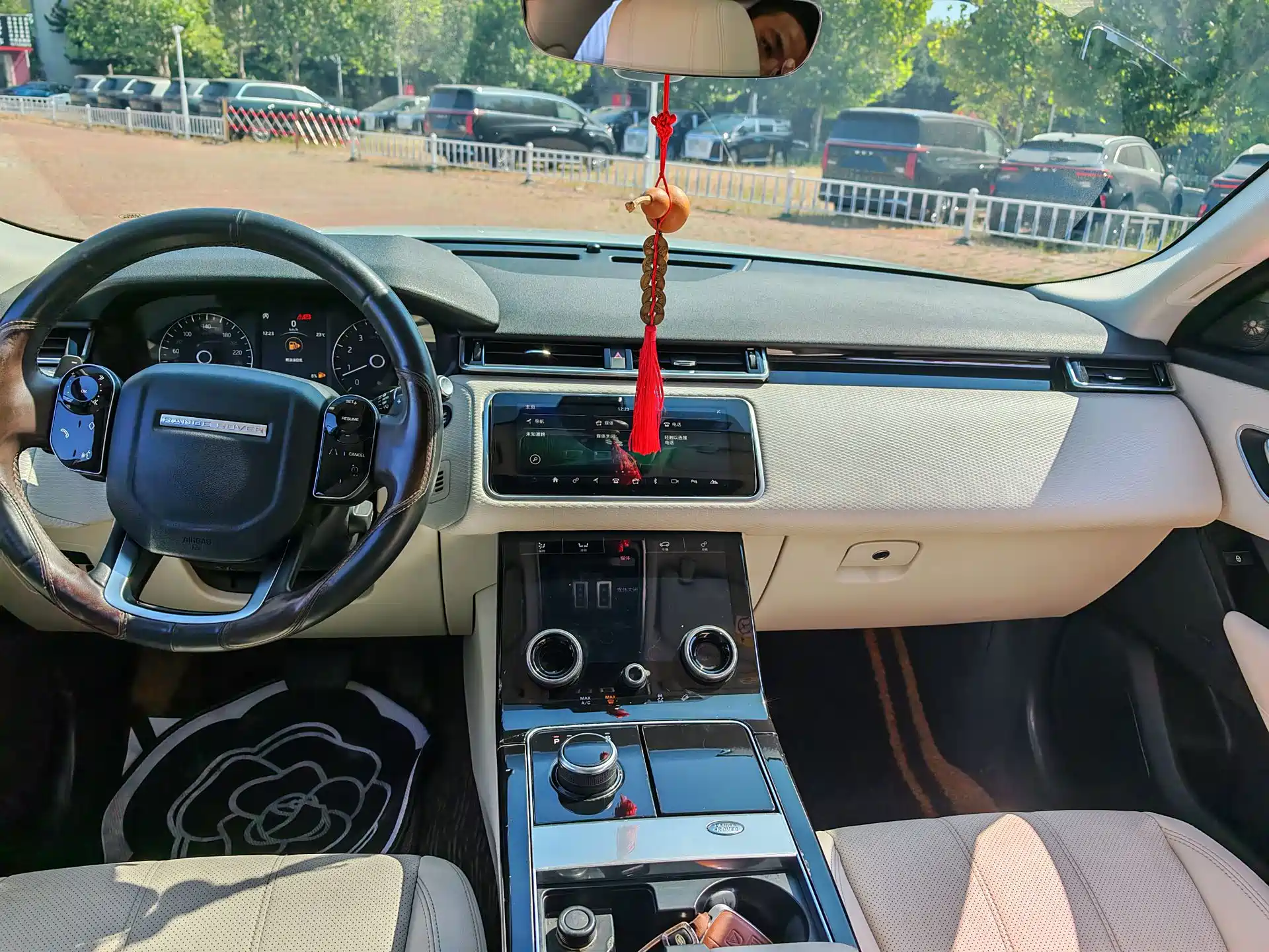 Фото 5 - Land Rover Range Rover Velar