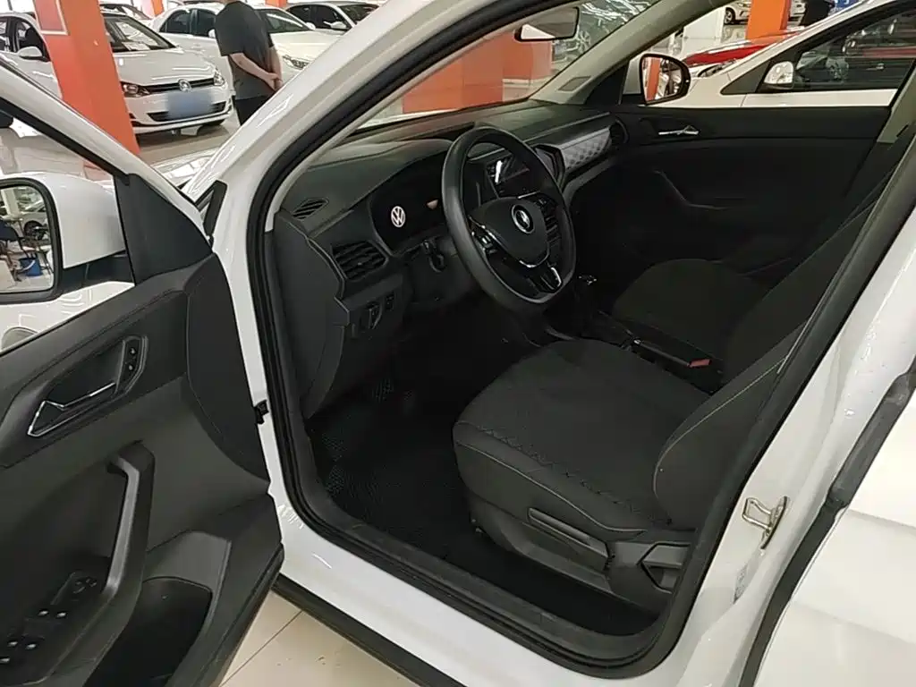 Photo 16 - Volkswagen T-Cross