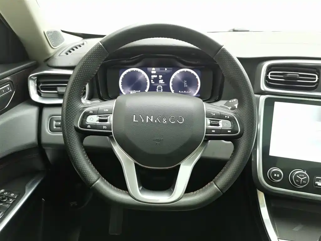 Lynk & Co 01 2017 2.0T AWD Time Limited Edition фото 11