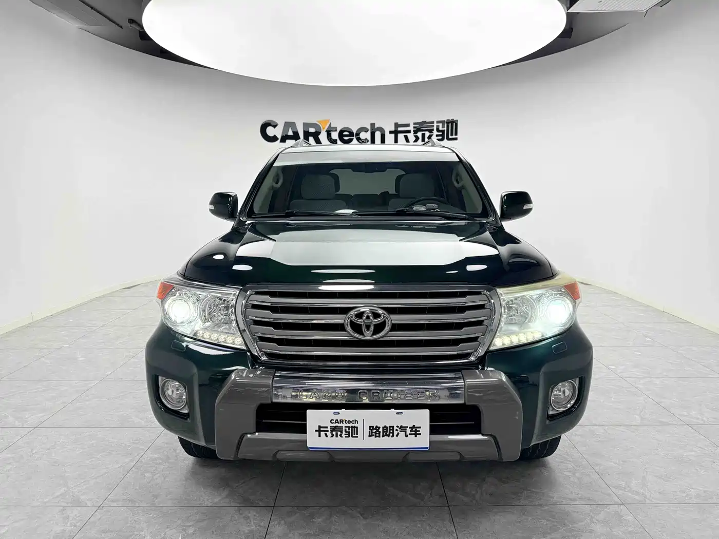 Toyota Land Cruiser 2012 4.0L Automatic VX фото 2