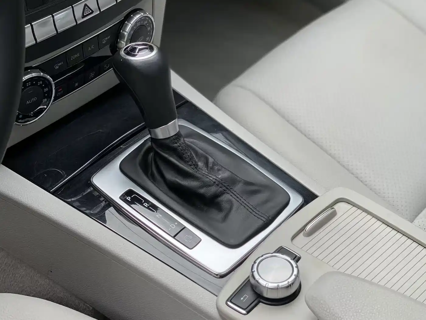 Mercedes-Benz C-Class 2013 C 180 Classic Grand Edition фото 17