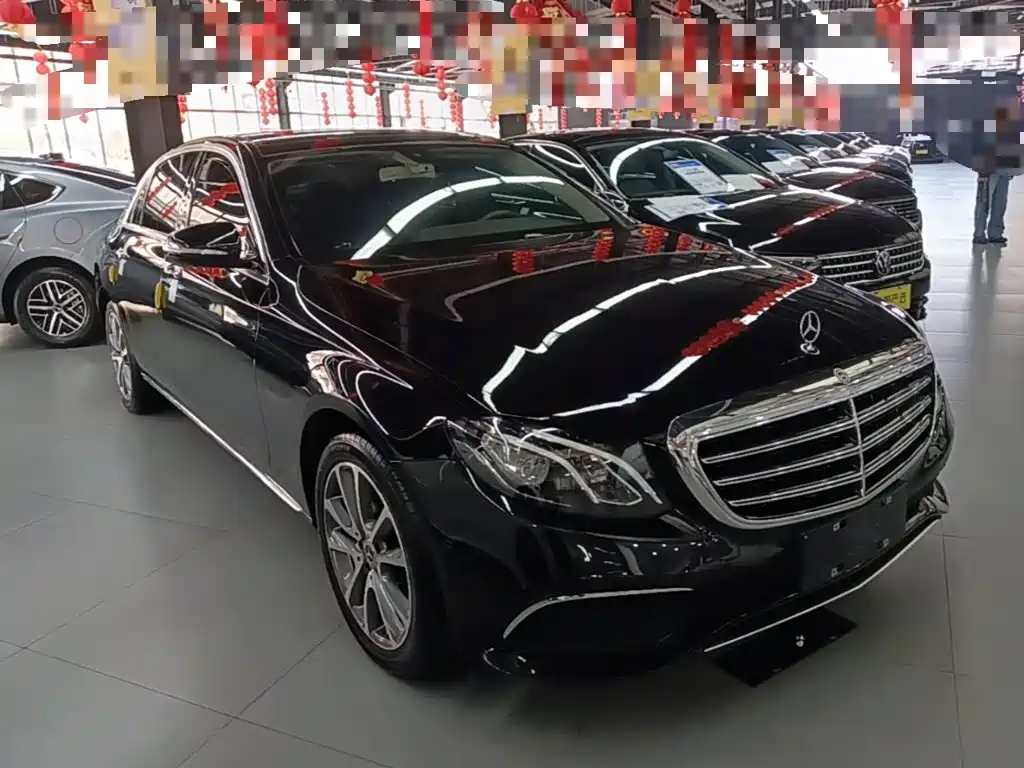 Фото 4 - Mercedes-Benz E-Class