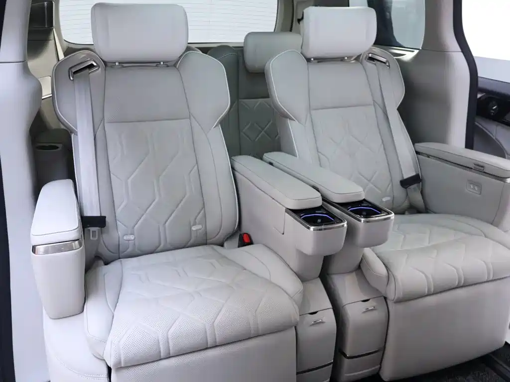 Фото 23 - Volvo EM90