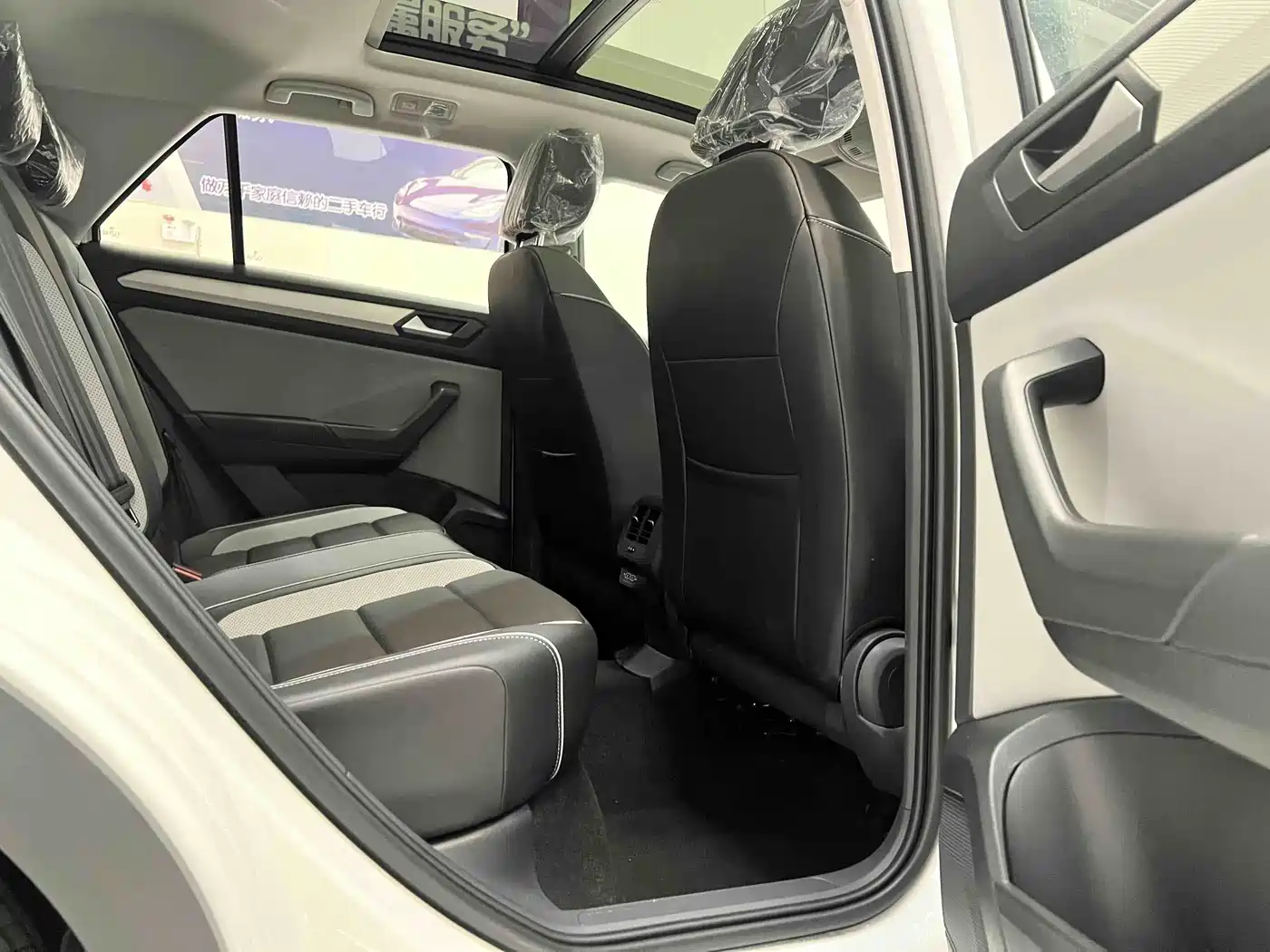 VOLKSWAGEN T-ROC EXPLORING SONGS
