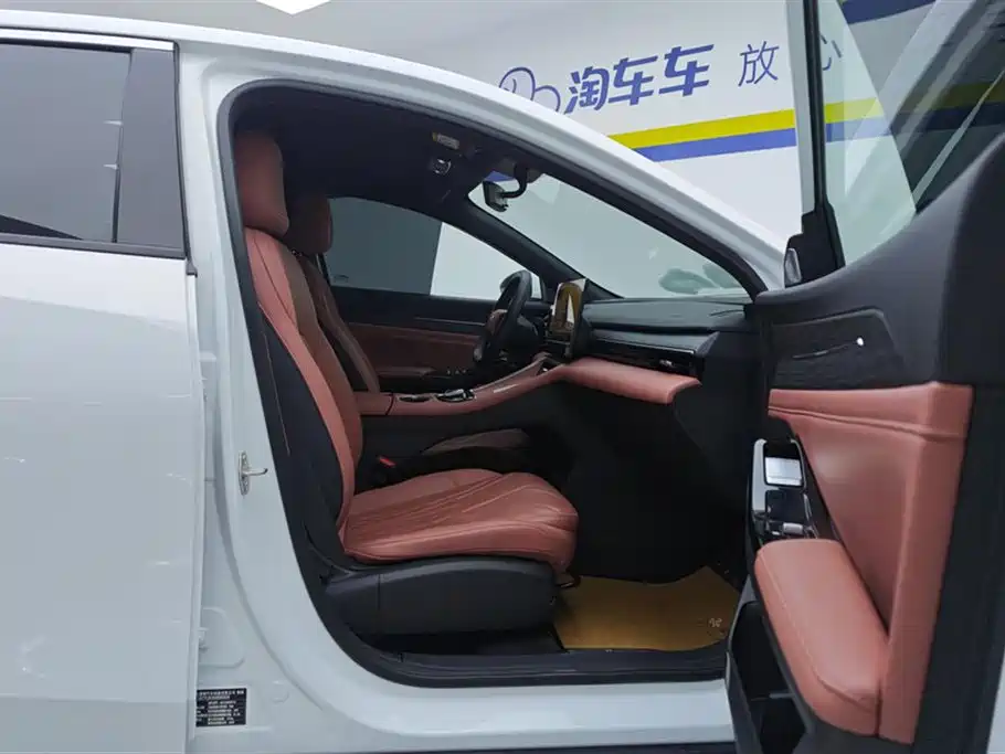 Photo 8 - Geely Galaxy Galaxy L6
