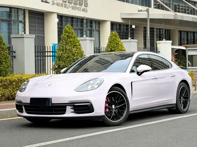 PORSCHE PANAMERA