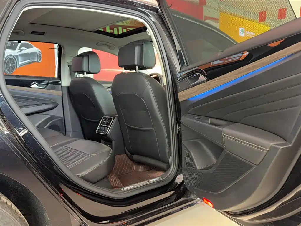 Volkswagen Passat 2019 330TSI Luxury Edition China VI фото 8