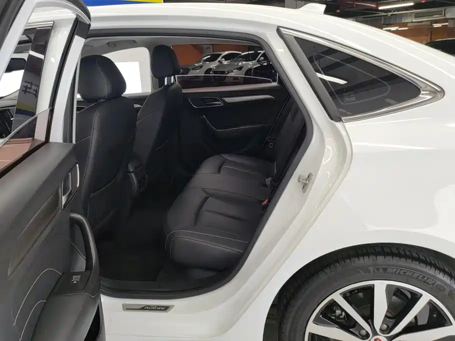 Roewe i6 2017 2017 20T Auto Internet Smart Premium Edition