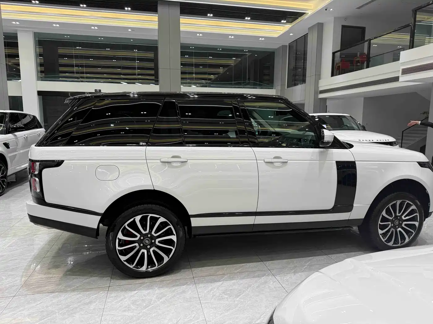 Land Rover Range Rover фото 9