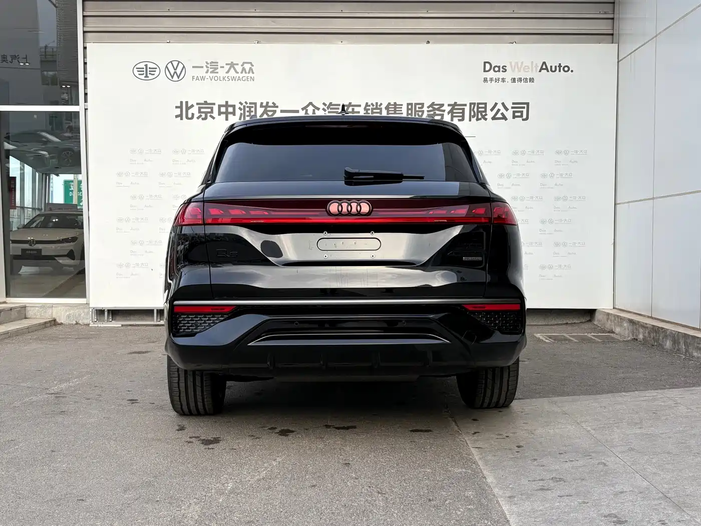 Audi Q6 2024 45 TFSI quattro Black Warrior Edition 6-seater фото 13