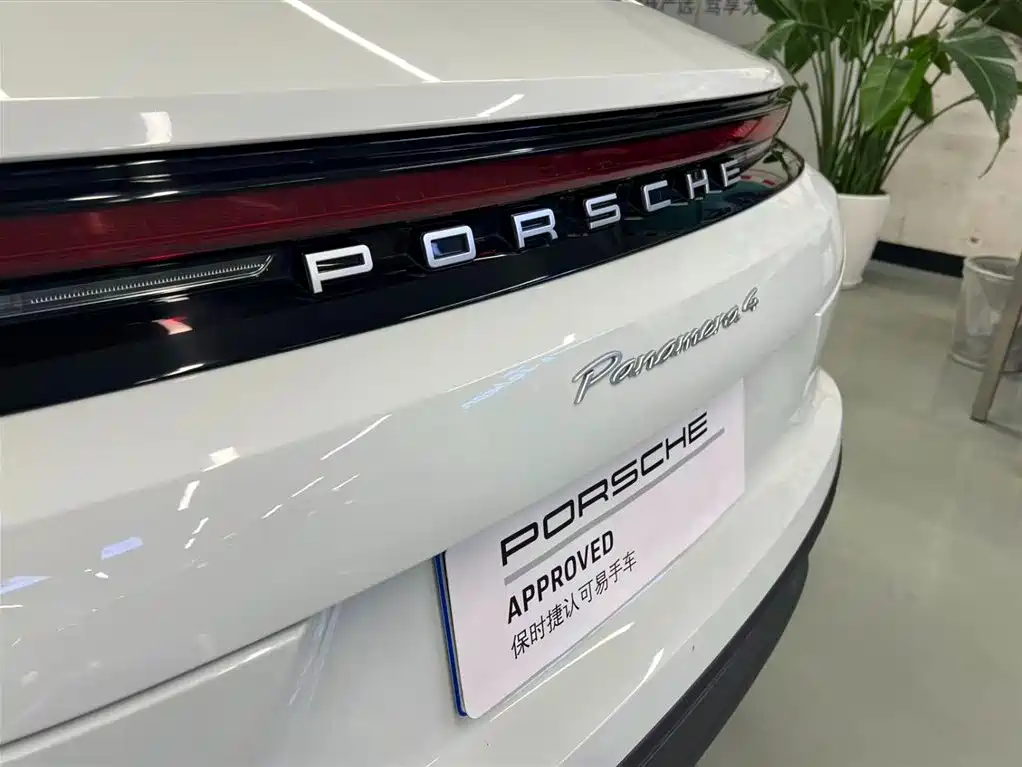 Photo 17 - Porsche Panamera