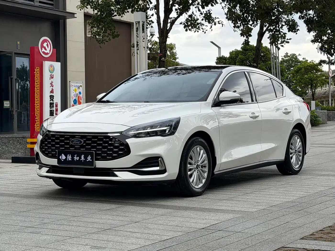 Ford Focus 2022 2021 Sedan EcoBoost 180 Auto Trend